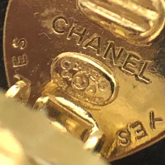 CHANEL CC Logos Black Heart Clip-On Earrings Gold Tone 04A Auth w/Box #5309 - Picture 5 of 8